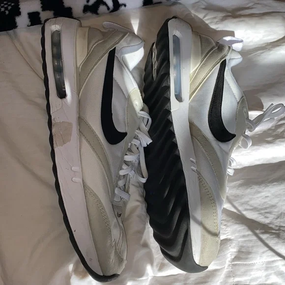 Men’s Nike Shoes - Picture 4 of 7